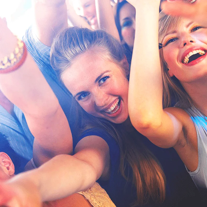 Sabado 03/10 | Club One Nightlife - Dos Pistas De Baile Codigos Dcto / Hombres + 23 / Mujeres +21