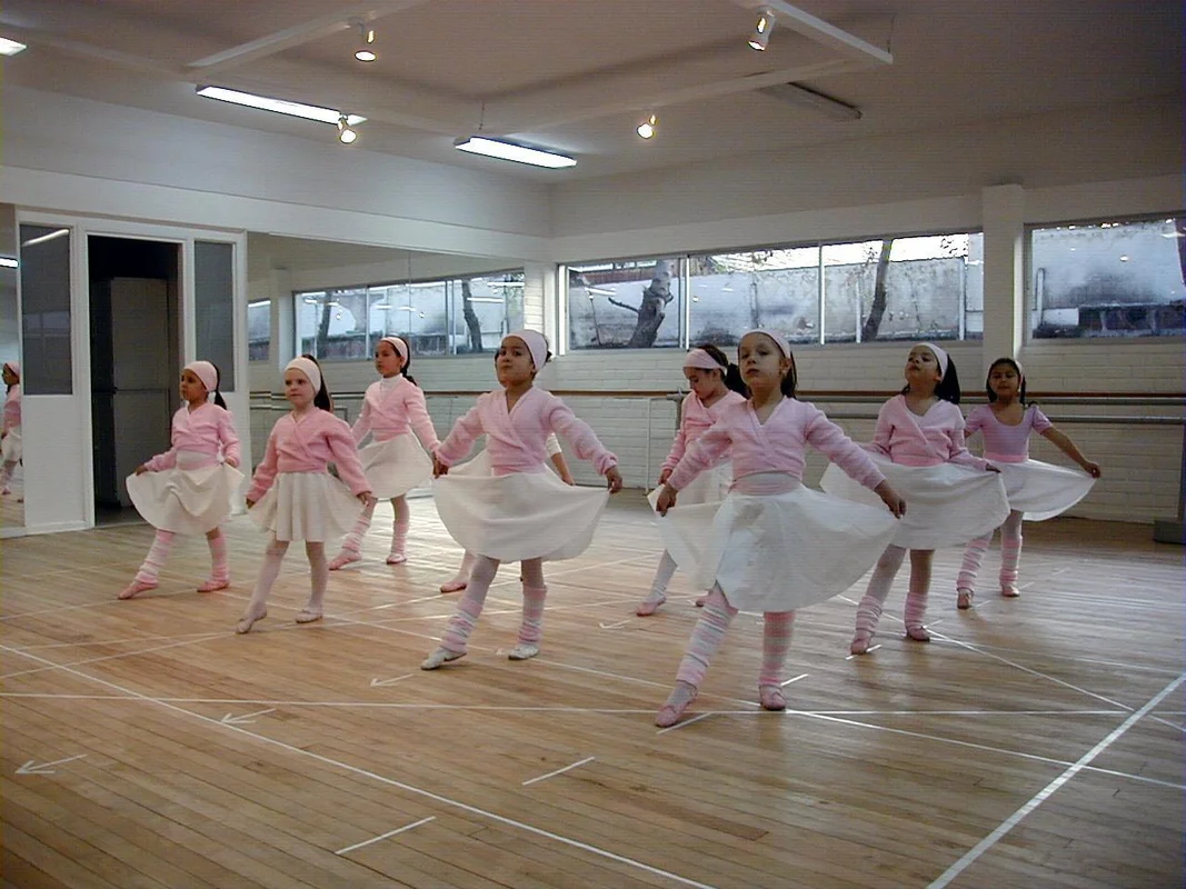 Ballet 4 a 5 años 16:00 horas alumnos nuevos (lunes)